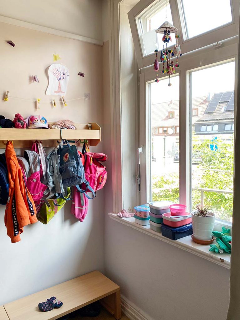 wir halten ordnung in unserer garderobe