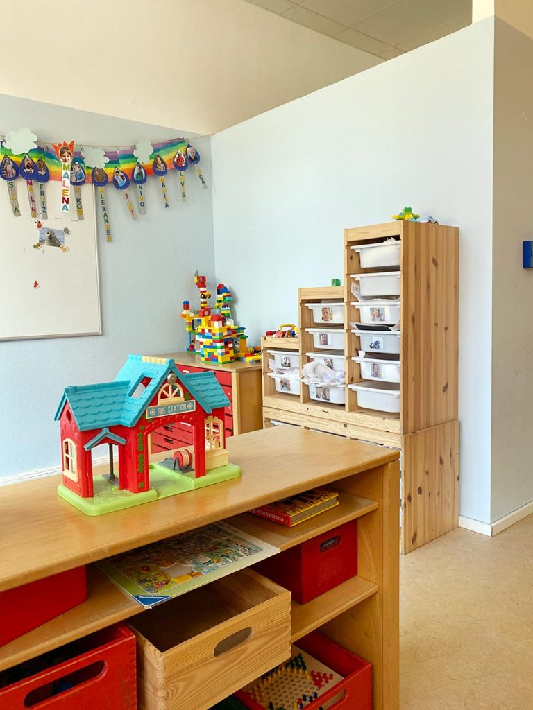 in unserer gruppenecke bewahren wi eure werke auf