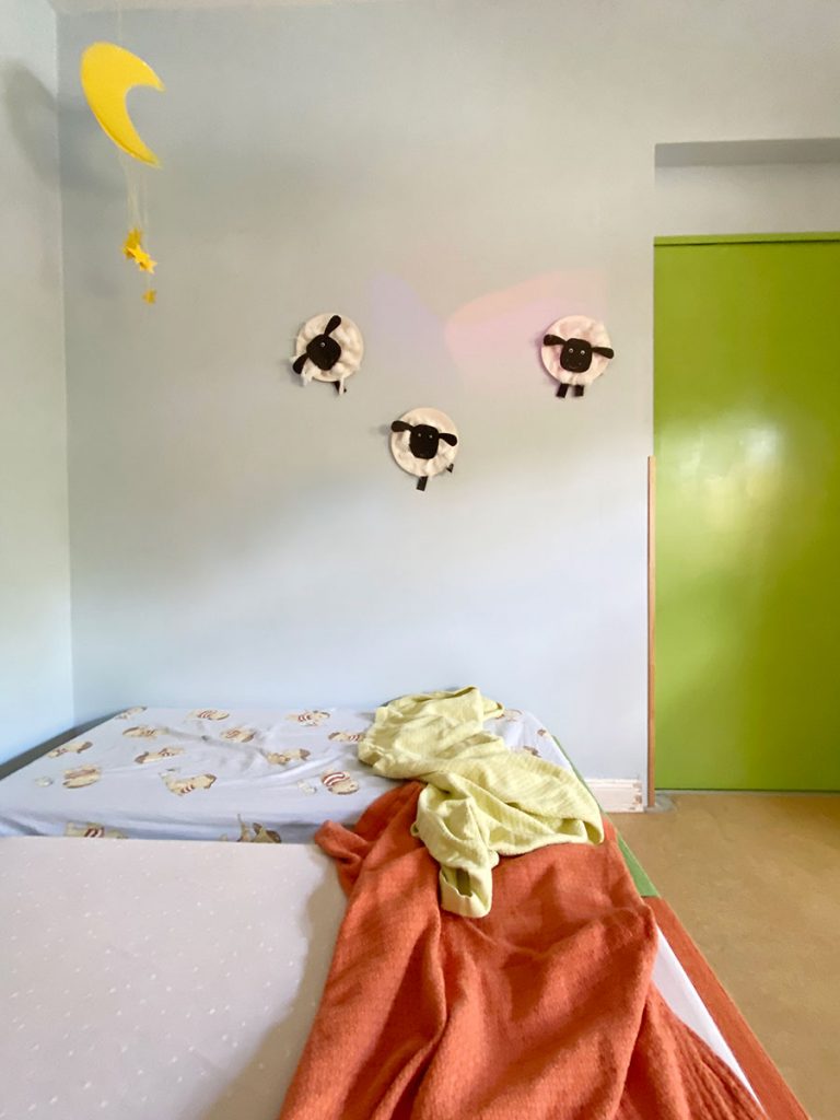 kuschelige matratzen und decken in unserem schlafraum