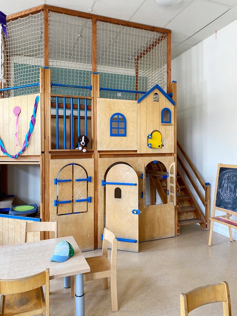 ein tolles spielhaus für die kitakinder